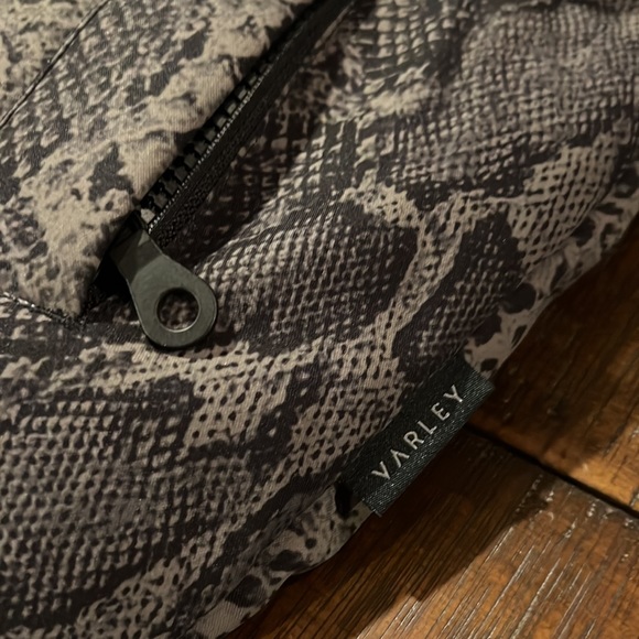 NEW🖤💚VARLEY Dorothy Snake Ski Jacket in Mono Boa size $600 sold out online - Picture 13 of 14